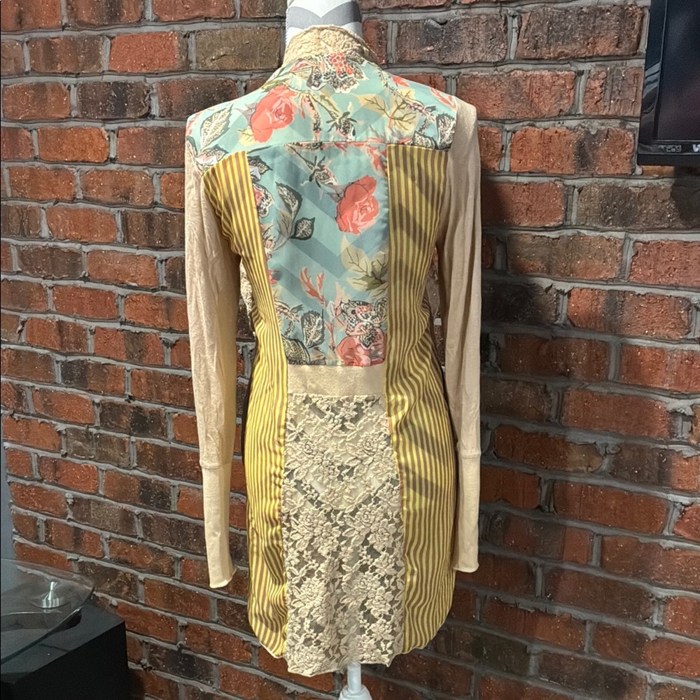 Gimmicks Floral Lace Waterfall Cardigan. Size Medium. - Picture 5 of 10